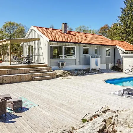 Gorgeous In Forresfjorden Holiday home Sorvag (Tysvaer)