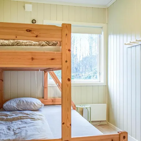 Gorgeous In Forresfjorden Holiday home Sorvag (Tysvaer)